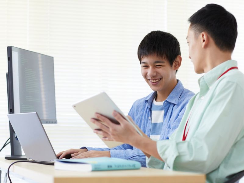 Học Công Nghệ Thông Tin Ra Làm Gì? Cơ hội nghề nghiệp hiện nay