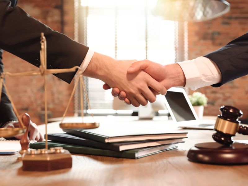 Học Luật từ xa cho người đi làm: Lý do nên học ngay