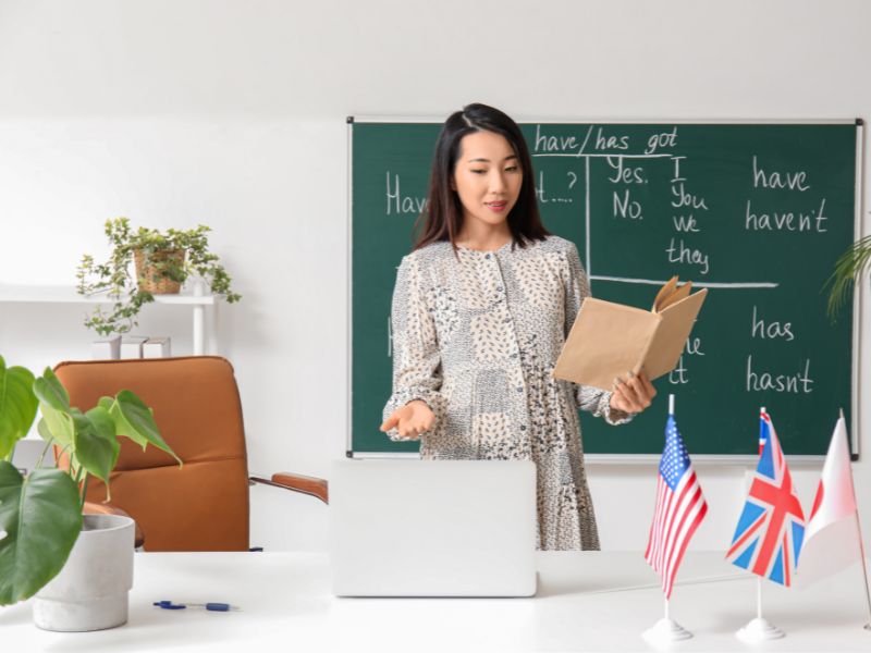 Học Ngôn Ngữ Anh Ra Làm Gì? Gợi Ý Cho Người Vừa Học Vừa Làm