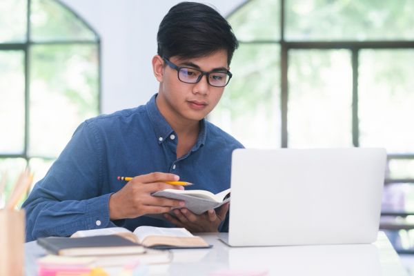 Chương trình trang bị nền tảng về pháp luật kinh tế, pháp luật doanh nghiệp và các quy định liên quan đến hoạt động sản xuất – kinh doanh