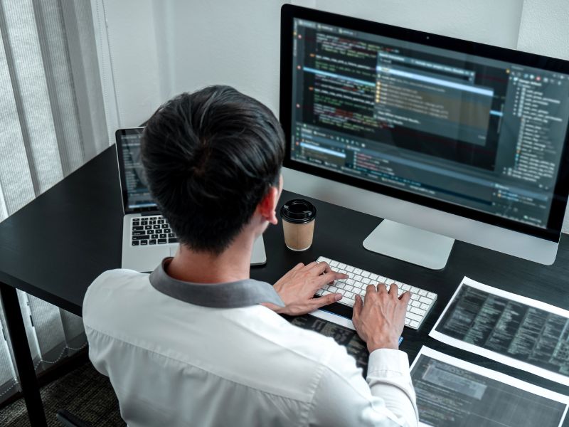 Cơ hội việc làm đại học từ xa ngành CNTT Intracom