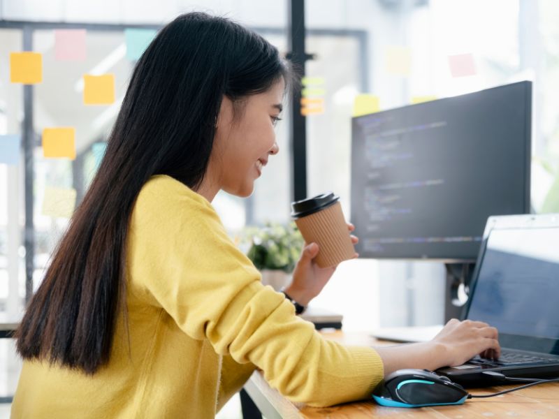  công nghệ thông tin luôn nằm trong nhóm ngành có tốc độ tăng trưởng nhanh và nhu cầu tuyển dụng lớn trên thị trường lao động