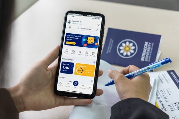 Liên hệ để được tư vấn chi tiết về chương trình đào tạo từ xa ngành CNTT của ĐH Intracom