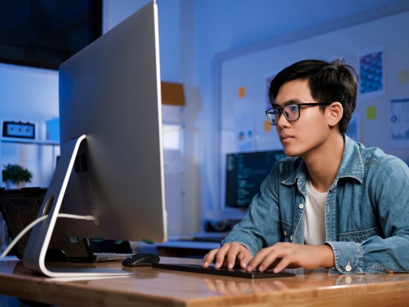 Mức lương trung bình ngành Công nghệ thông tin phụ thuộc vào số năm kinh nghiệm và độ phức tạp của các dự án