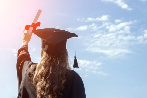 Bằng đại học từ xa ngành Ngôn ngữ Anh có học thạc sĩ tiếp được không?