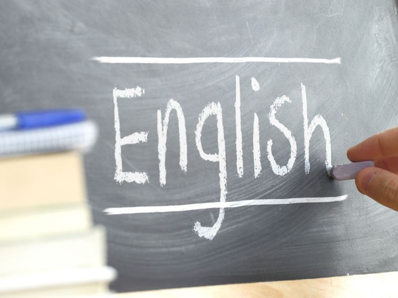 Chuyên ngành hẹp trong Ngôn ngữ Anh: biên phiên dịch, giảng dạy, tiếng Anh thương mại