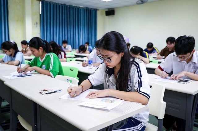 Học sinh lớp 12 cần biết gì về đại học từ xa ngành Ngôn ngữ Anh trước khi đăng ký?